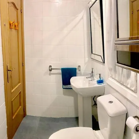 Junto A La Playa De Gros Ess02373 San Sebastián