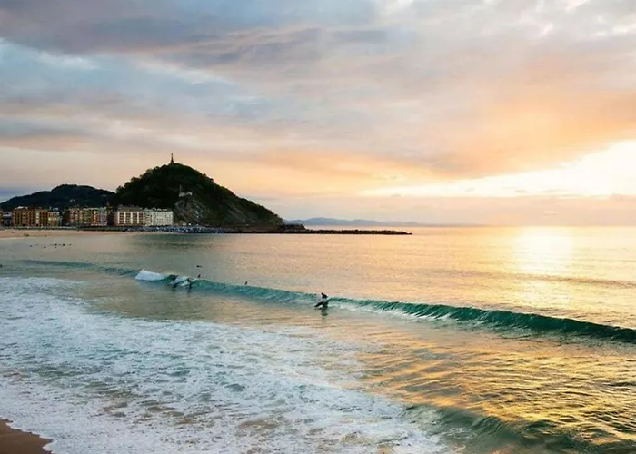 Junto A La Playa De Gros Ess02373 산세바스티안
